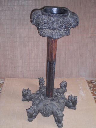 Alte Antike Säule Blumensäule Mit Motiven Mit Drachenkopf,  Schnitzerei Asien Bild