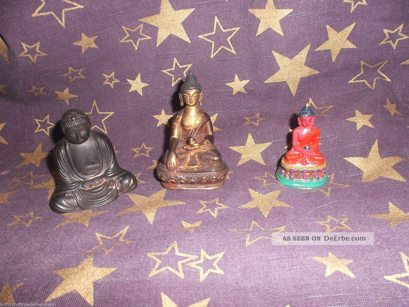 3 Kleine Budda Figuren - Skulpturen Einer Unten Mit Zeichen Entstehungszeit nach 1945 Bild