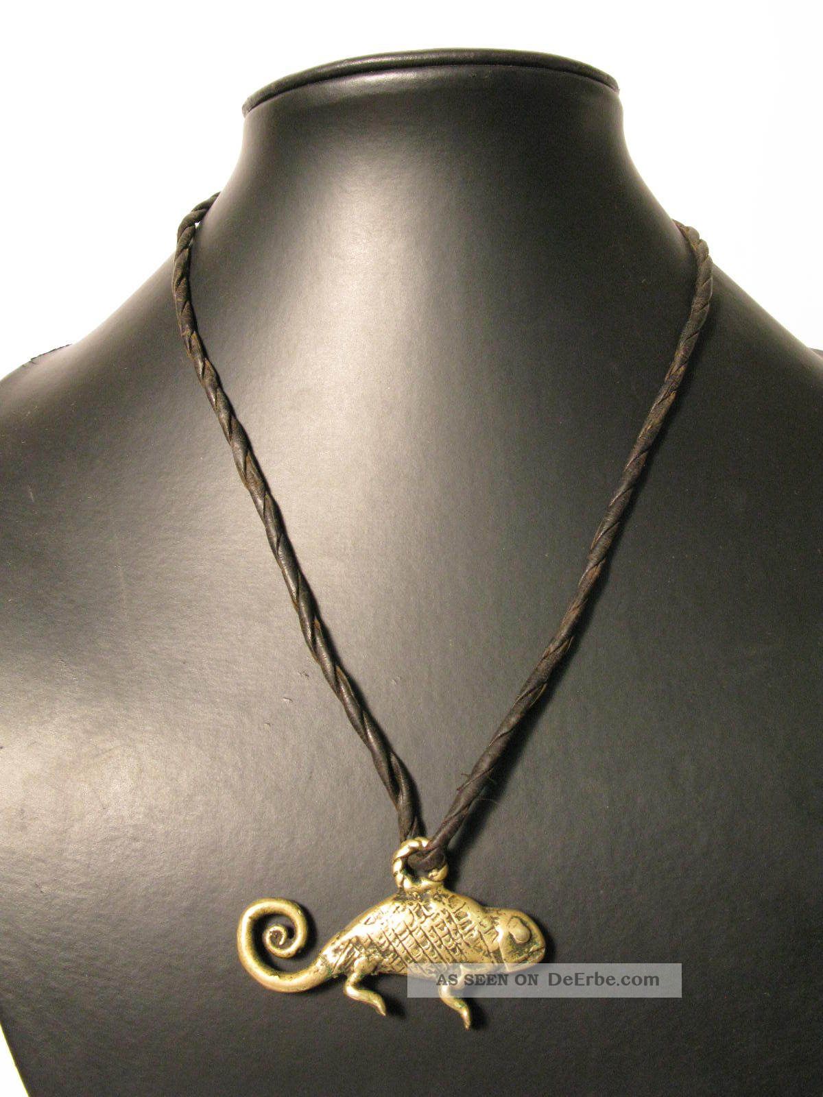 Lederband Mit Anhänger Tusyan Chamäleon Brass Pendant Chameleon Afrozip Entstehungszeit nach 1945 Bild