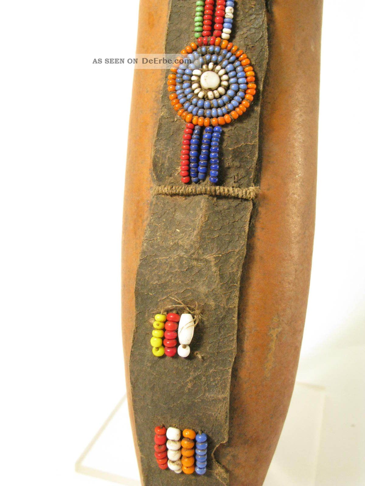 Calebasse Leder Perlen Massai Conainer Gourd Beads Tansania Tanzania Afrozip Entstehungszeit nach 1945 Bild