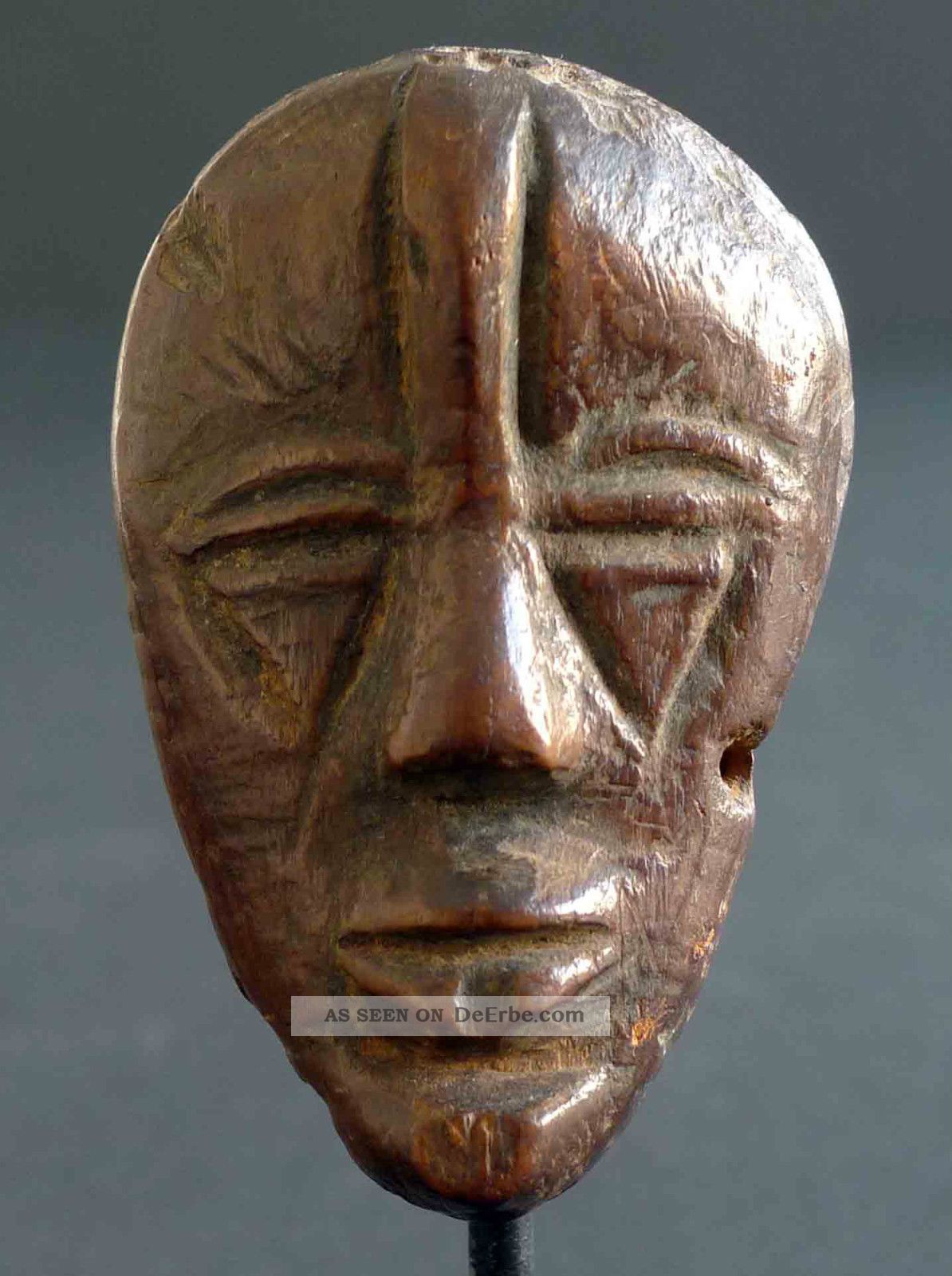 Seltene,  Alte Afrikanische Miniatur - Maske,  Höhe Ca.  6,  5 Cm,  Metallsockel Entstehungszeit nach 1945 Bild
