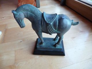 Schweres Pferd In Bronzeoptik - Tang Pferd - Auf Alt Gemacht Bild