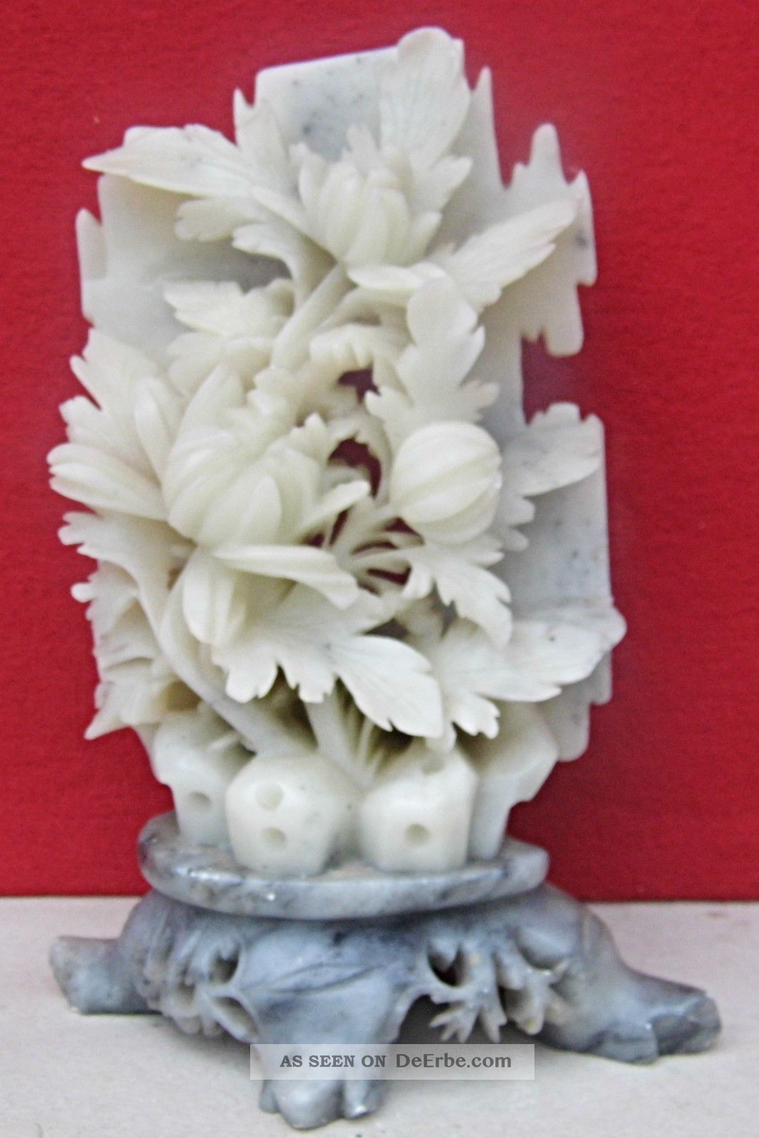 China Jadeskulptur Staude Mit Blüten Und Knospen Asiatika: China Bild