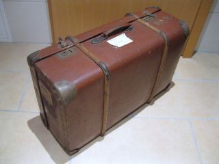 Alter Reisekoffer Mit Holzbeschlag Aus Hartpappe Nachkriegszeit (ddr) Bild