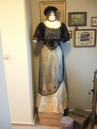 Antikes Kleid Um 1900 Restaurierungsobjekt Bild