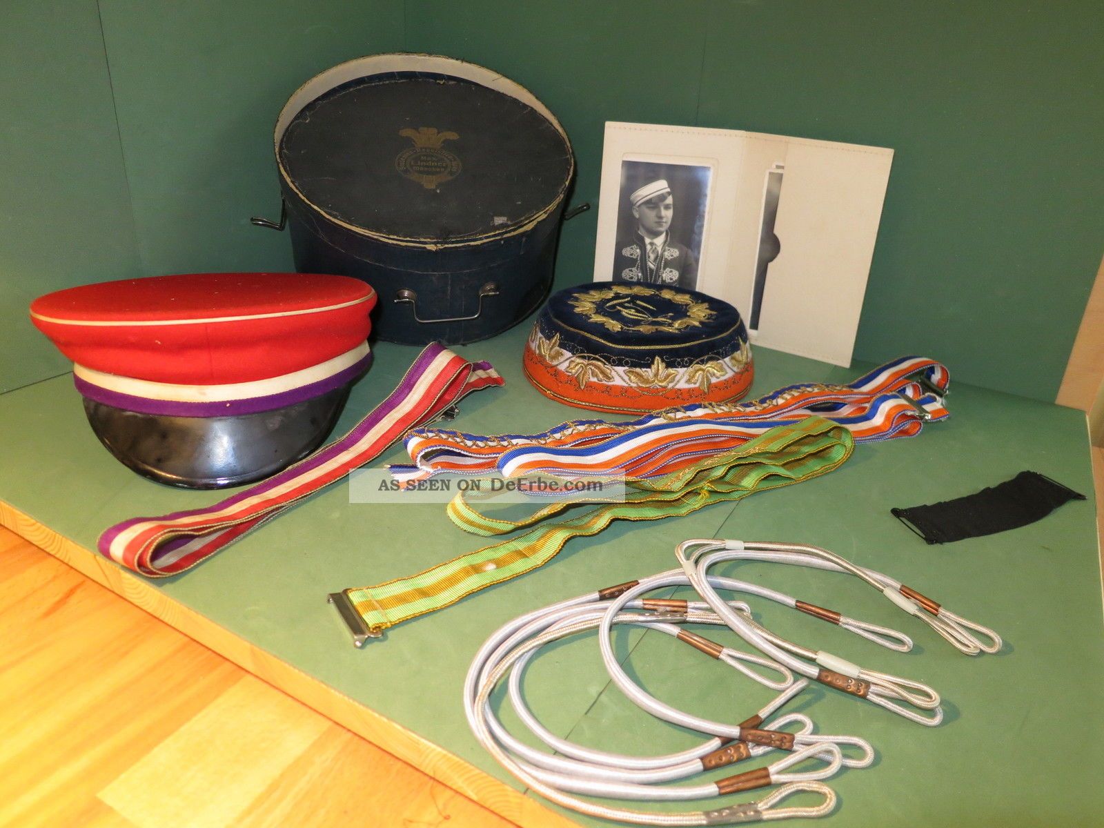 Studenten Schirmmütze,  Tönnchen,  Bänder,  Bilder,  München 1931 Accessoires Bild