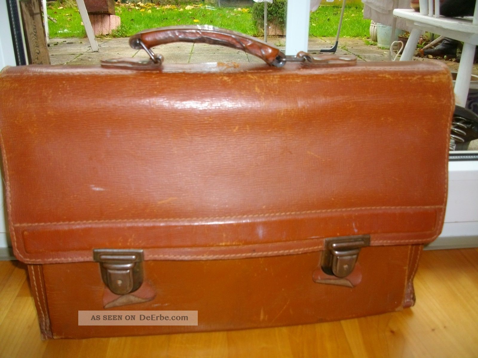 Vintage,  Lederranzen Mit Spuren Des Alters,  Aktentasche Aus Leder Accessoires Bild