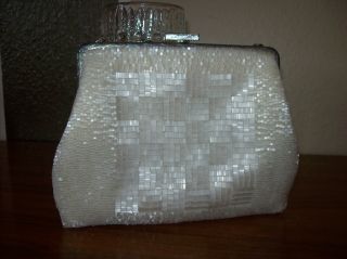 Süße Abendtasche,  Brauttasche,  60er - Jahre - Perlmuttfarben Bild
