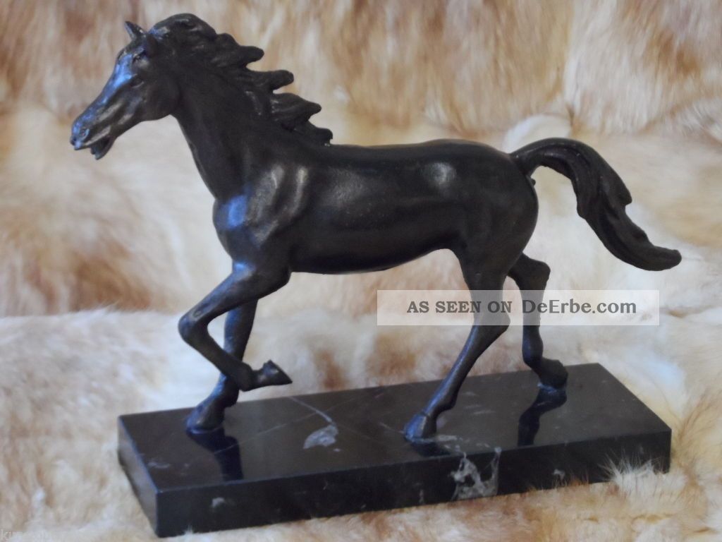 Pferd Aus Eisenguss Auf Marmorsockel 24 X 18 X 6,  5 Cm Gefertigt nach 1945 Bild