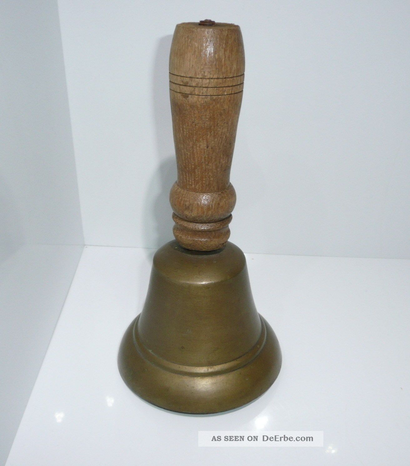 Xxl Marktglocke Antik Glocke 980g Handglocke Tischglocke Laut Messing Holzgriff Gefertigt nach 1945 Bild