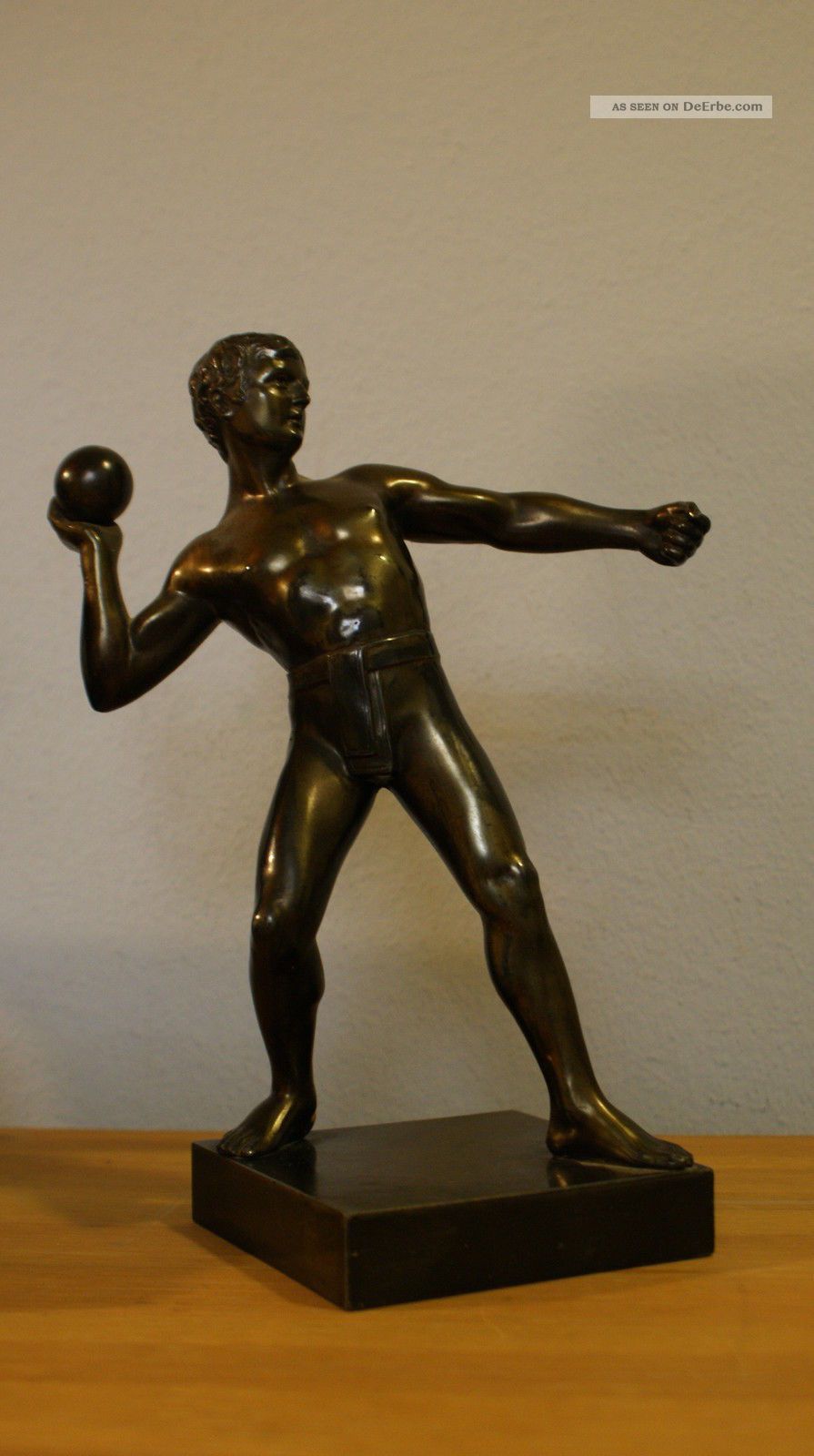 Alte Skulptur - Kugelstoßer 1900-1949 Bild