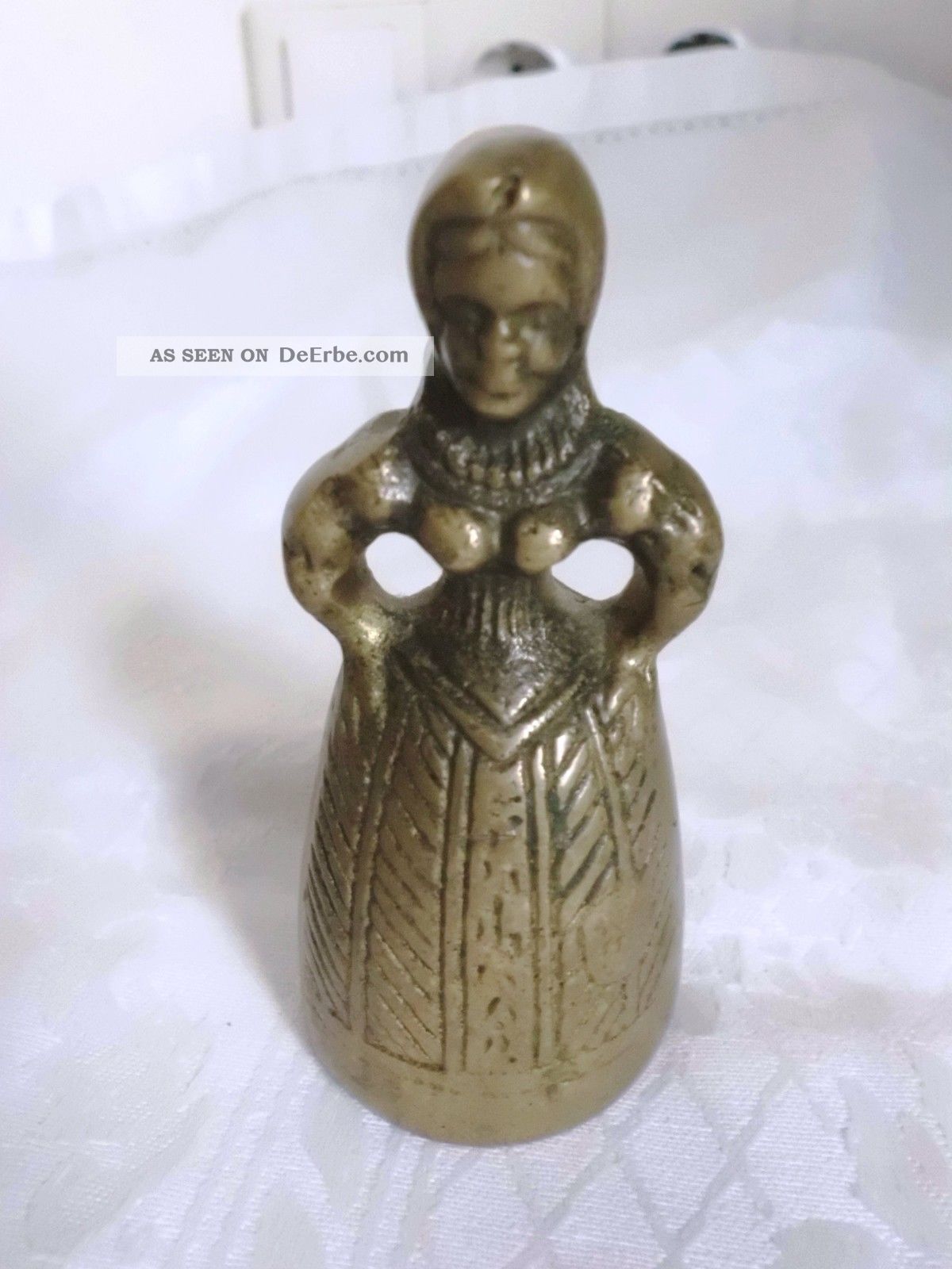 Glocke Handglocke Frau Dame Figur Nostalgie Messing Dachbodenfund Sammler Gefertigt nach 1945 Bild