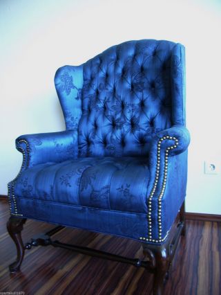 Wunderschöner Chesterfield Sessel Royal Blau Mahagoni Mit Nieten Bild