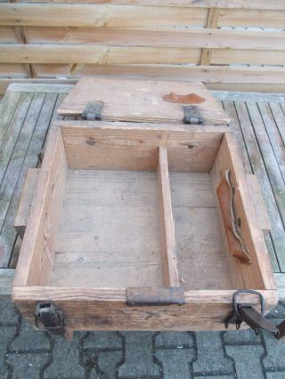 Alte Kleine Holz Kiste,  Alte Holz Truhe,  Alte Munitions Kiste Bild