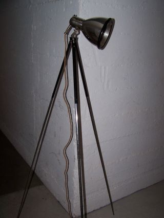 Bauhaus Stehlampe Tripod Lampe Art Deco Chrom Strahler Werkstattlampe Um 1940 Bild