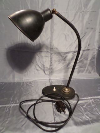Alte Tischlampe - Metall - Blech - Für Bastler Bild