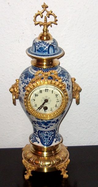 Antike Uhr,  Vasenuhr,  Kaminuhr,  Porzellanuhr,  Horloge,  Clock,  Pendule,  Standuhr,  時鐘,  時計 Bild