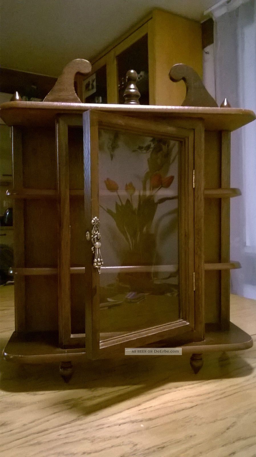 Altes Schönes Hängeschränkchen Aus Holz Mit Glasscheibe Stilmöbel nach 1945 Bild