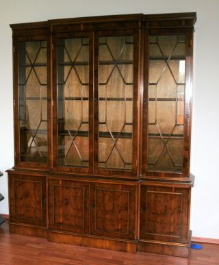 Traditional English Furniture: Bevan Funnell Ltd - Wunderschöner Bücherschrank Bild