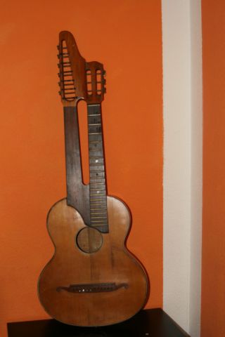 Schrammel Gitarre Bild
