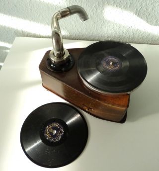 Kindergrammophon,  Pigmynette,  Made In Germany,  2 Schellackplatten,  Um1920 Bild