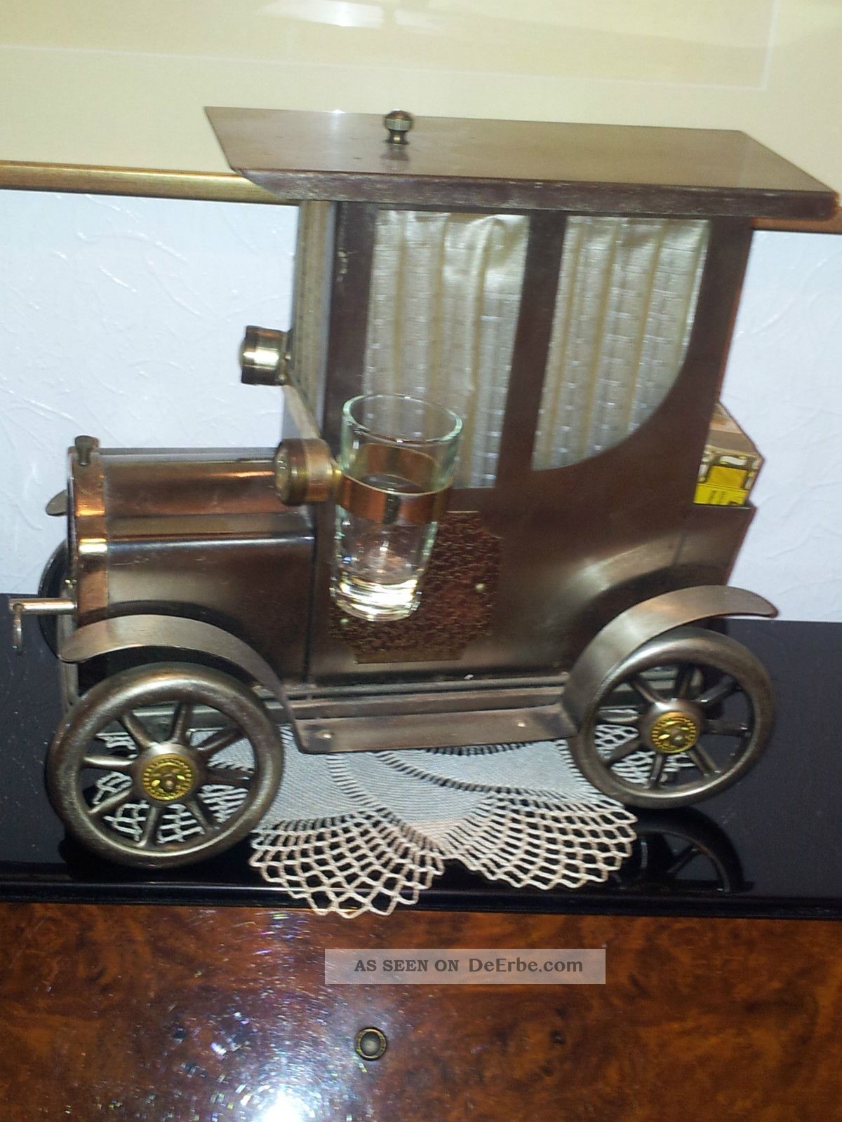 Spieluhr Mit Eingebauter Bar In Einem Oldtimer Auto Mechanische Musik Bild