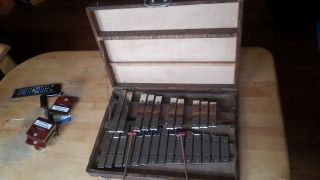 Antikes Metallophon Xylophon Glockenspiel Bild