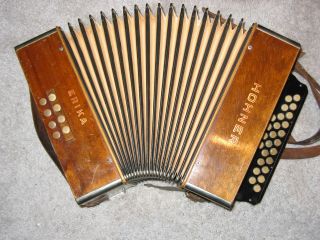 Altes Hohner Knopfakkordeon In Braun,  Funktionsbereit Bild
