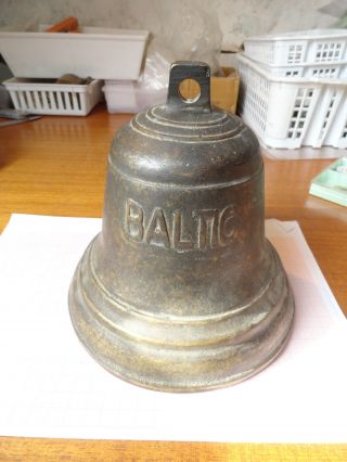 Bronze Glocke,  älter,  Aufschrift Baltic,  1864.  Höhe Ca.  16,  5cm,  D=18 Bild