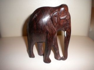 Holzfigur Schnitzerei Elefant Aus Dunklem Holz Bild
