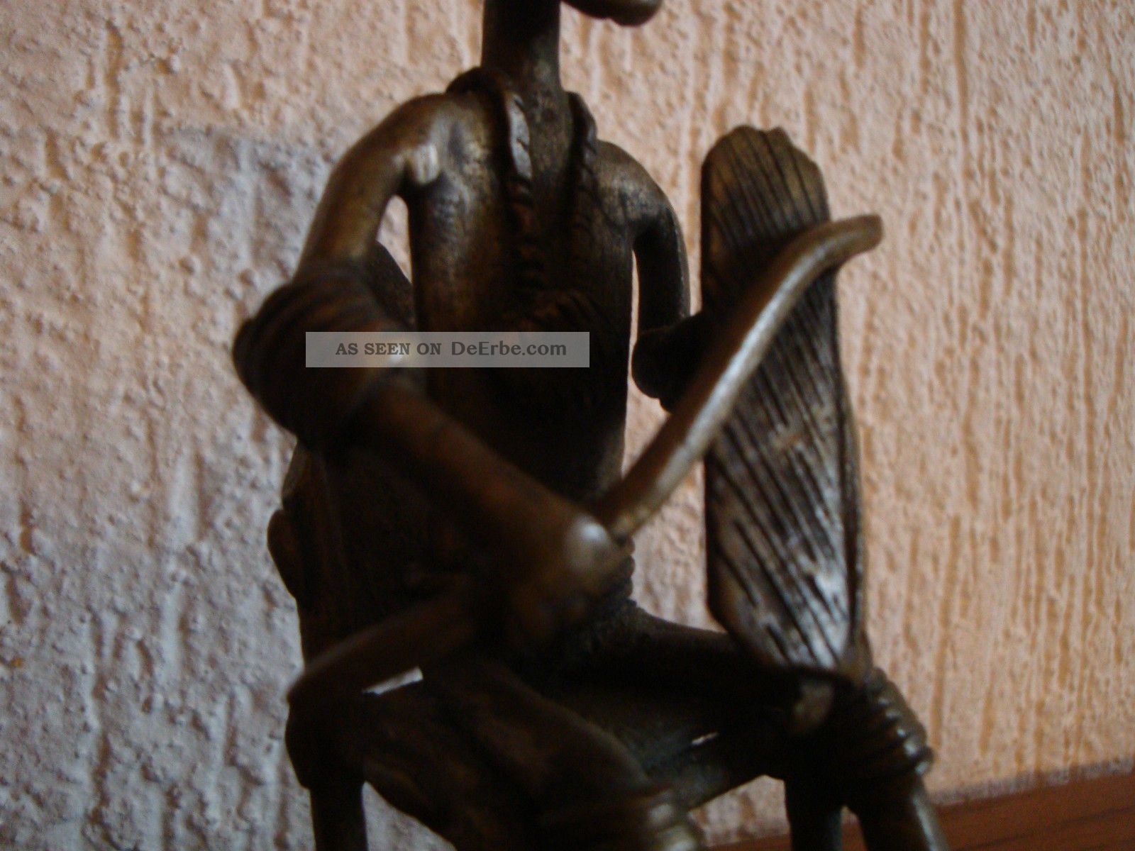 Afrika - Afrikanischer Gelbguss - Bronze Krieger Mit Stock Und Kampfschild - Alt Entstehungszeit nach 1945 Bild