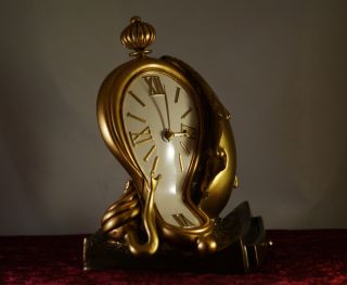 Skulptur Uhr Dali Surrealismus Bild