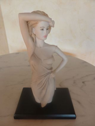 Dekorative Figur Von Vittorio Tessaro A.  D.  L.  Aus Dem Jahr 1989 Bild