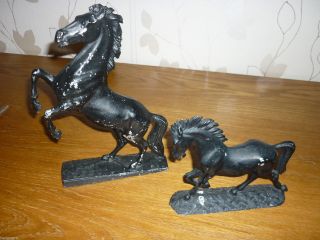 2 Pferde Aus Metall Bild