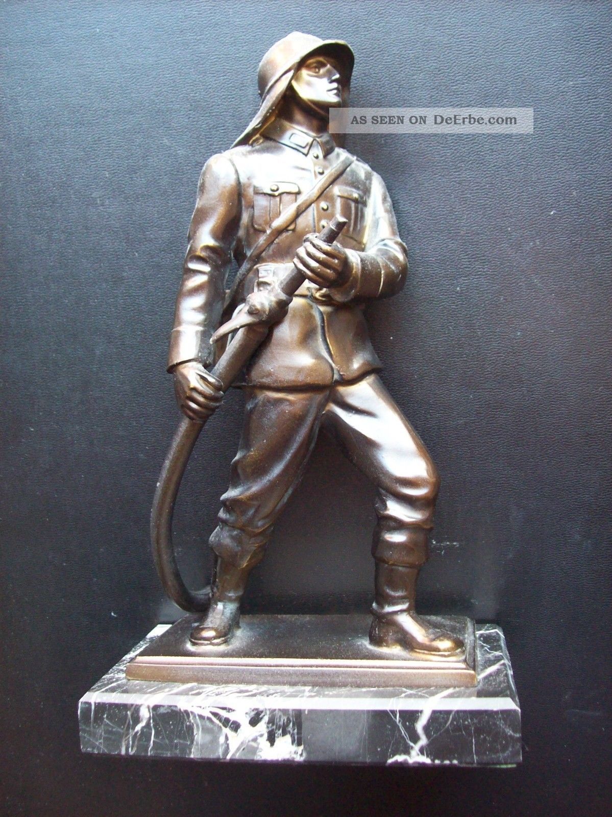 Skulptur Figur Feuerwehrmann Feuerwehr Metall Sockel Firefigther Ehrenpreis 1950-1999 Bild