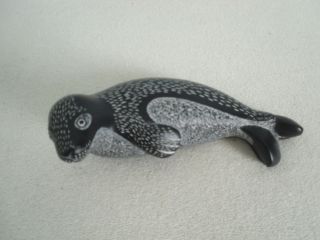 Handgearbeitete Seehundfigur Aus Schwarzen Resin Bild