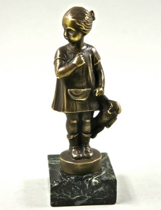 Bronze Figur Auf Marmorsockel:mädchen Mit Teddy,  Signiert Mit Frecourt.  Antik. Bild