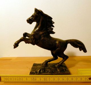 Pferd Figur Pferde Skulptur Aus Metall.  Schöner 18 Cm Hoch. Bild