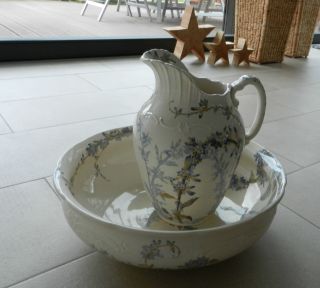 Alte Waschschüssel Mit Krug Weiß Blaues Blumenmuster Villeroy & Boch Bild