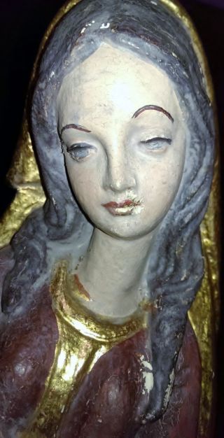 Schöne Geschnitzte Und Bemalte Madonna Mit Jesus In Den Armen Aus Holz Um 1900 Bild