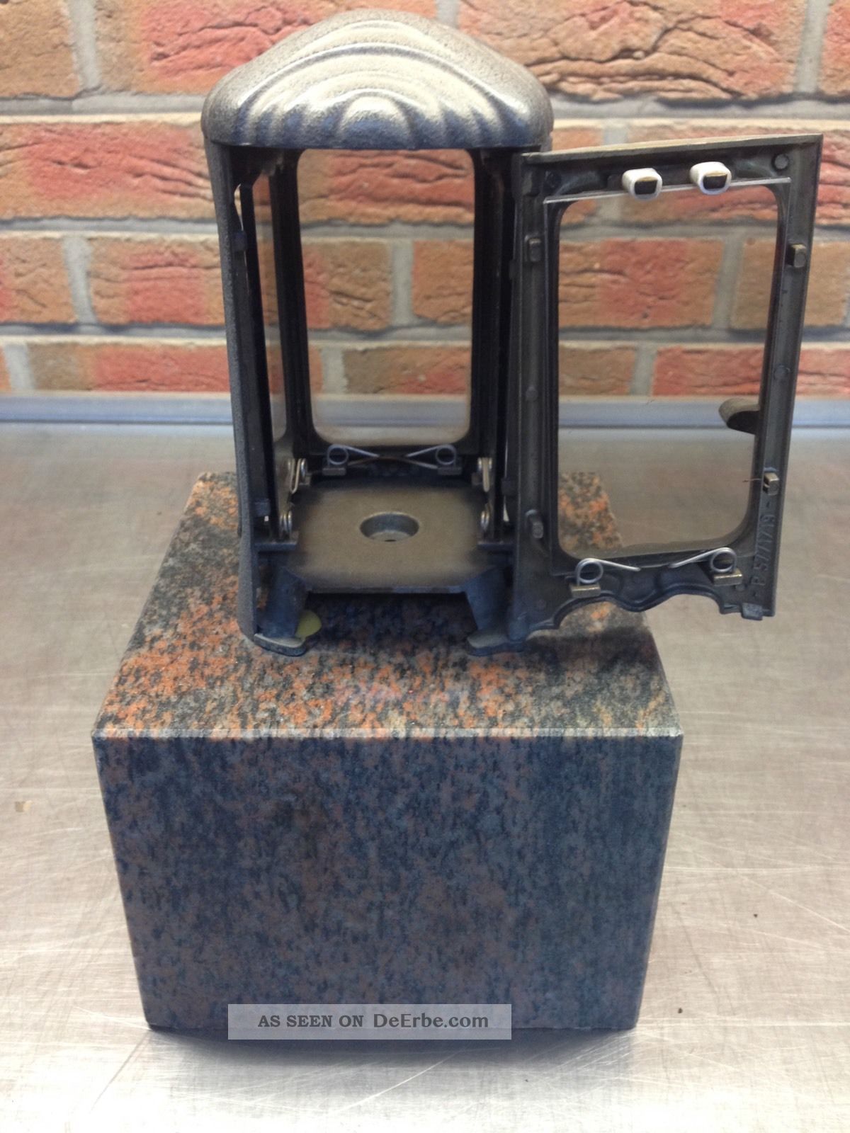 Massive Grablampe Grableuchte Grablaterne Aus Bronze Mit Granit Sockel