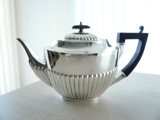 ♛ Herrliche Englische Gerippte Silber Teekanne 