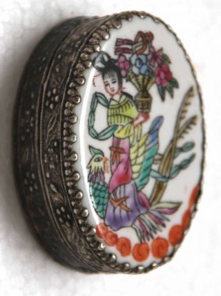Versilberte Deckeldose Mit Porzellandeckel China 19.  Jahrh.  Handgemalte Szenerie Bild