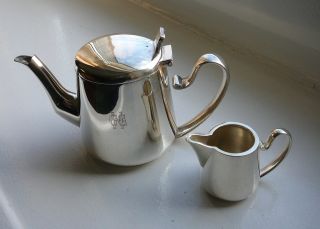 Moritz Hacker - Kaffee -,  Sahnekännc Versilbert Mit Stempel Hacker Und Monogramm Bild