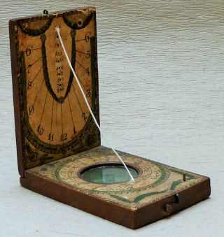 Kompass Und Sonnenuhr Aus Holz,  Sehr Alt,  RaritÄt Bild