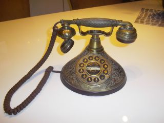 Altes Telefon,  Metallgehäuse,  Telephon,  Büro,  Haushalt Bild