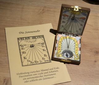 Taschen - Sonnenuhr,  Holz Natur,  Kompass,  5,  5 X 2,  2 X 7,  3 Cm,  Mit Anleitung Bild