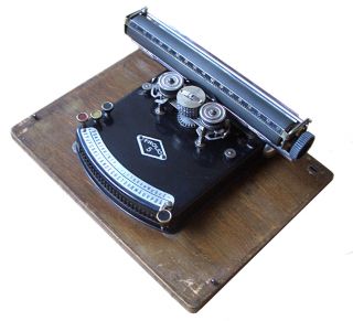 Alte Schreibmaschine Frolio 5 Mit Blechhaube (ähnlich Scripta 7) Bild