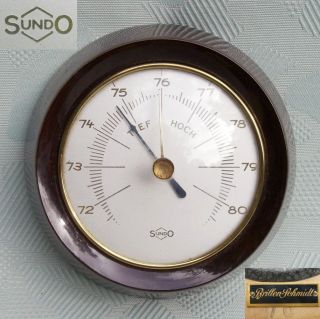 Altes,  Sehr Schlichtes Barometer Der Firma Sundo Auf Runder Holzplatte Bild