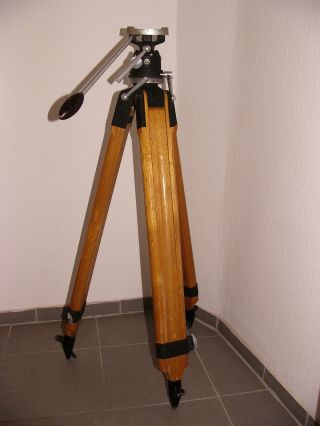 Altes Holzstativ Für Filmkamera Bild